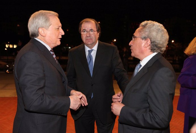 Juan Vicente Herrera junto al alcalde de Burgos, Juan Carlos Aparicio, y el empr