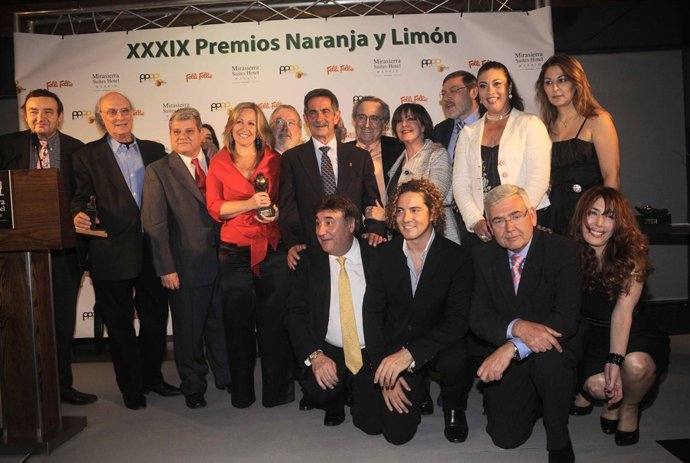 Revilla junto al resto de premiados. 