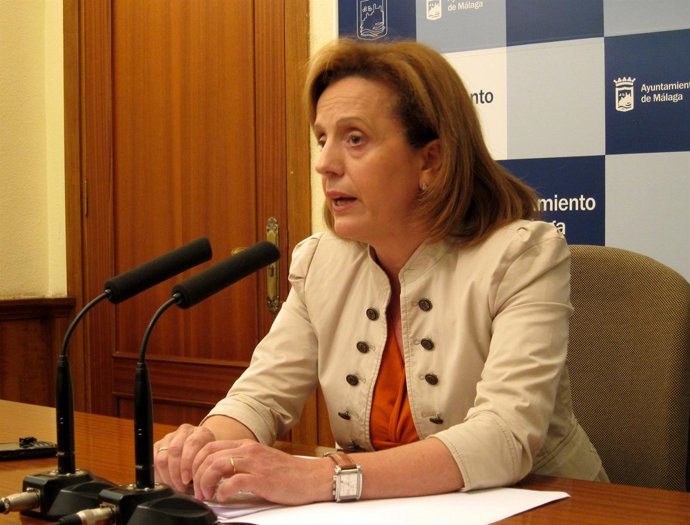 La portavoz municipal del PSOE, Begoña Medina, en una rueda de prensa