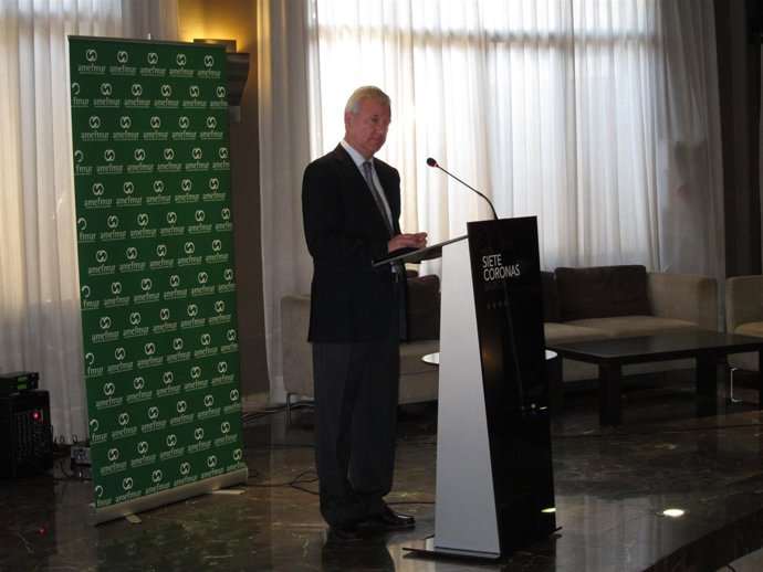 Valcárcel en un desayuno con empresarios 