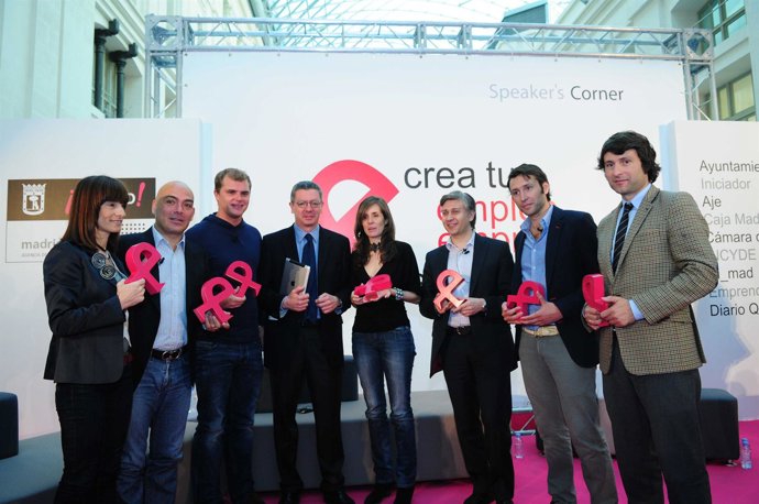 Gallardón con distintos empresarios en el Día del Emprendedor de Madrid