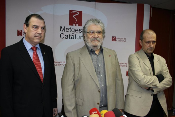 El presidente del Consejo de Colegios de Médicos de Catalunya, Fernando Vizcarro