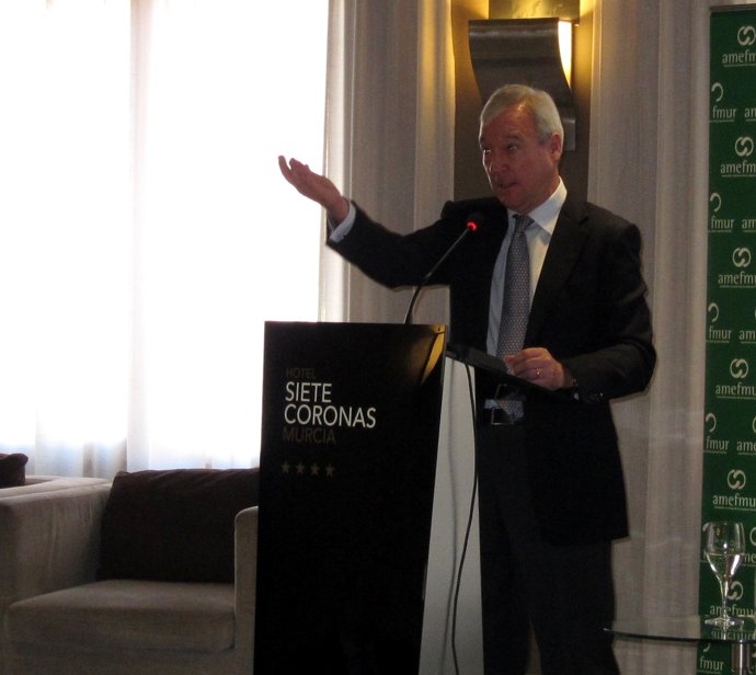 Valcárcel en un desayuno con empresarios