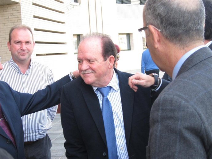 El alcalde de Borriol (Castellón) a su llegada al juicio