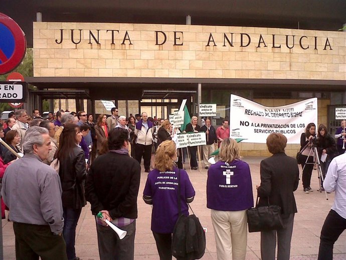 Concentración del Safja frente a Torretriana, en Sevilla