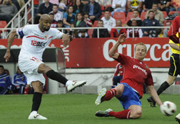 Kanouté, durante el partido ante el Zaragoza