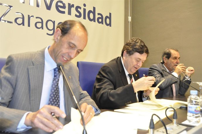 Firma del acuerdo de la Universidad de Zaragoza (UZ) con el CSIC y el Gobierno d