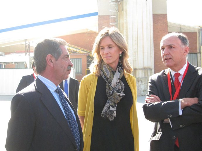 Garmendia asiste a la inauguración del nuevo horno para la producción de vídrio 