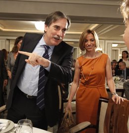 Valeriano Gómez y Carme Chacón durante el encuentro 'Perspectivas KPMG'