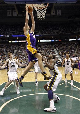 Pau Gasol contra Utah Jazz