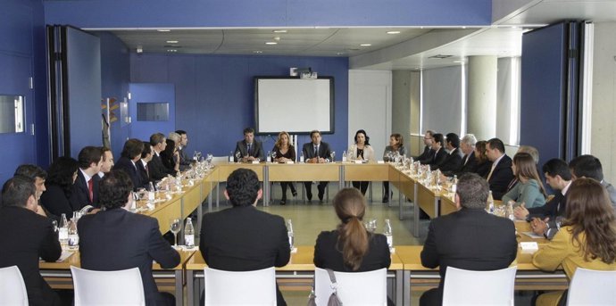 Rambla en la reunión con delegados del IVEX.