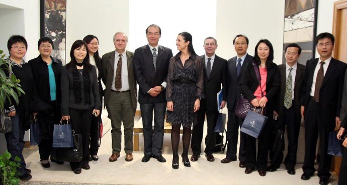 Pilar Rojo recibe a la delegación china