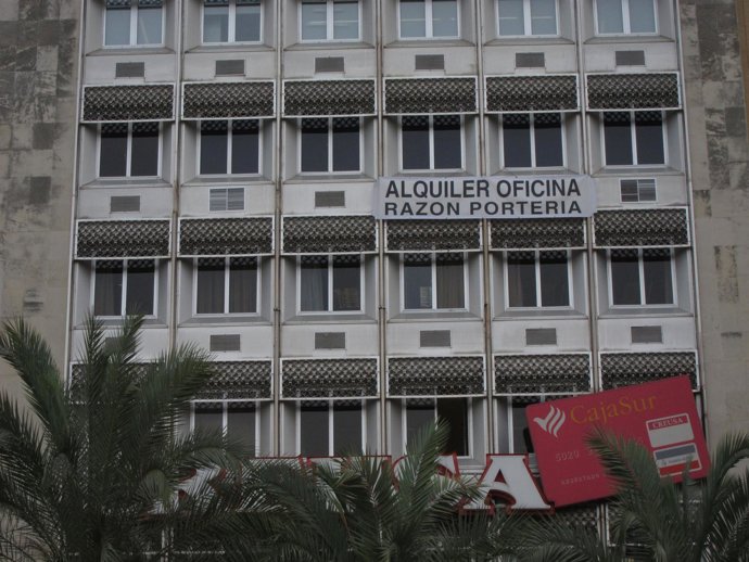 Edificio de oficinas que acoge la sede de Creusa