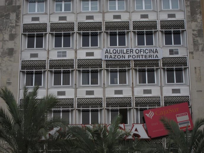Edificio de oficinas que acoge la sede de Creusa