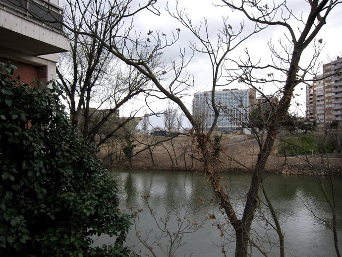 La Plaza del Milenio desde la orilla del Pisuerga