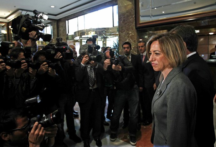 Carme Chacón con Vara, en los Desayunos de Europa Press