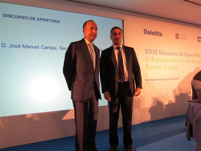 A la derecha, el consejero delegado de Banesto, Ángel Cano