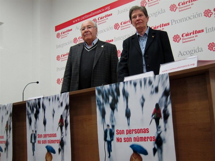 La directora y el delegado de Cáritas Salamanca