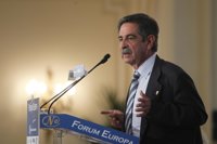 Revilla: Chacón "tiene la ventaja de ser mujer"