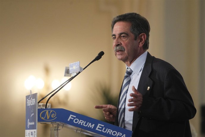 Miguel Ángel Revilla en un desayuno informativo