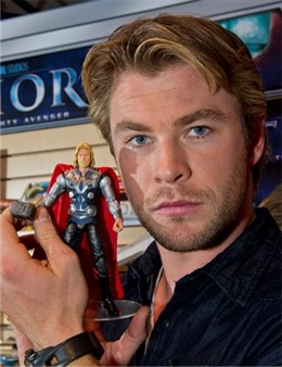 Figura de THOR y Chris Hemsworth