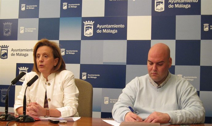 La portavoz socialista en el Ayuntamiento de Málaga, Begoña Medina, y el vicepor
