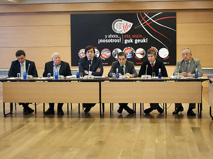 Los integrantes de la Comisión para la reforma de los Estatutos del Athletic Clu