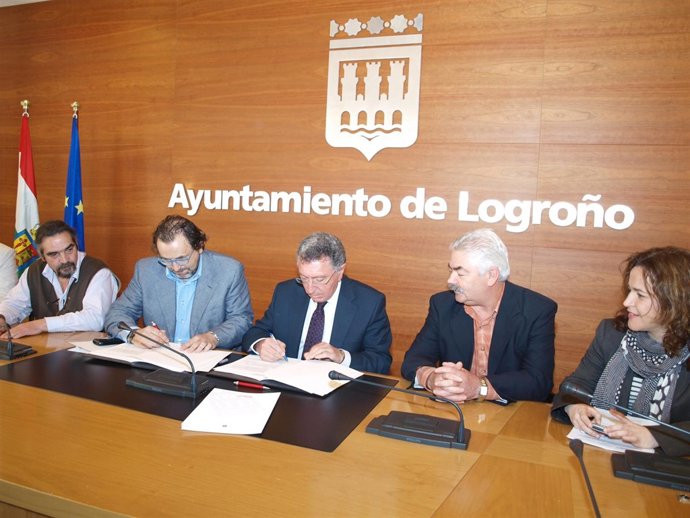 Momento de la firma del convenio
