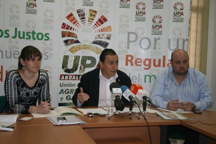El secretario general de UPA-A, Agustín Rodríguez, en rueda de prensa.