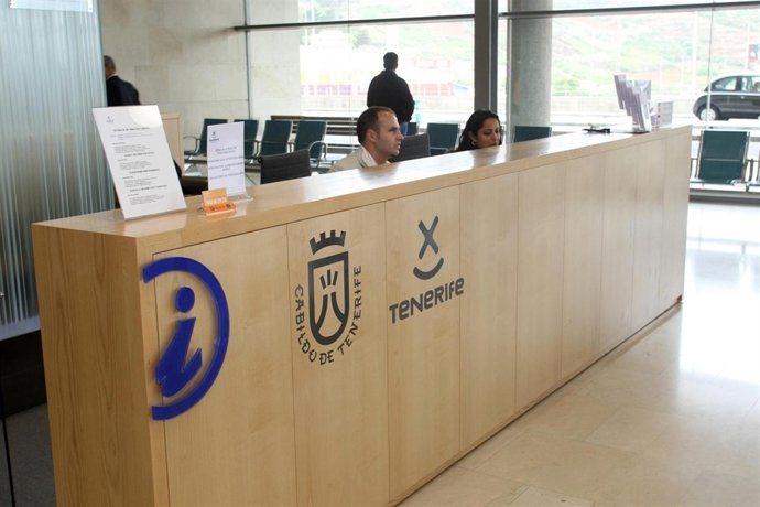 05/06/2008 AEROPUERTO DE LOS RODEOS OFICINA DE TURISMO JOSE MANUEL BERMUDEZ FOTO