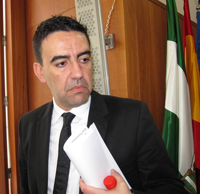 Mario Jiménez, este miércoles en el Parlamento