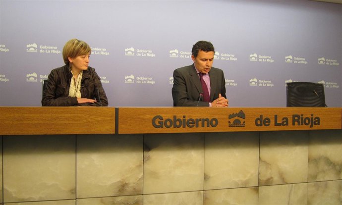 Conrado Escobar junto con la vicepresidenta de ARAD, Eva Álvarez