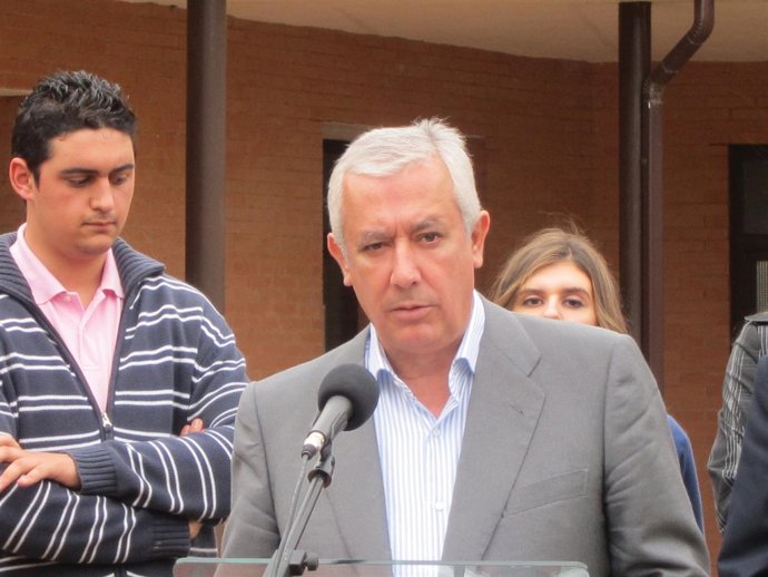 El presidente del PP-A, Javier Arenas, en su visita a Bailén (Jaén)