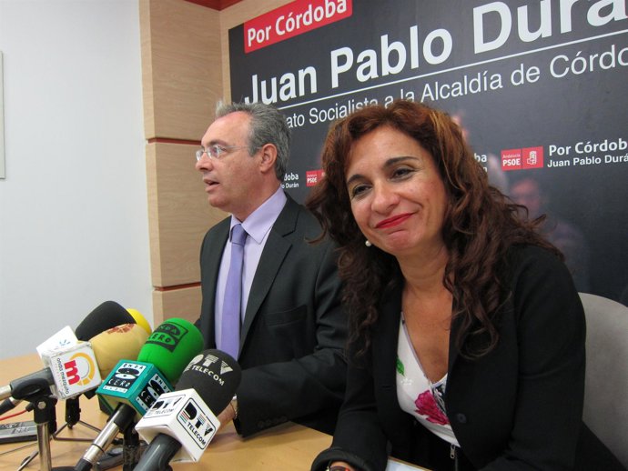 María Jesús Montero junto a Juan Pablo Durán