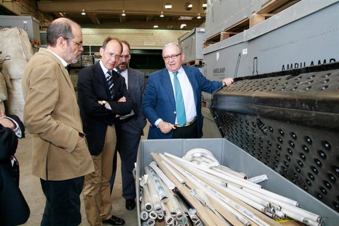 El consejero de Medio Ambiente, José Juan Díaz, visita una planta de reciclaje e