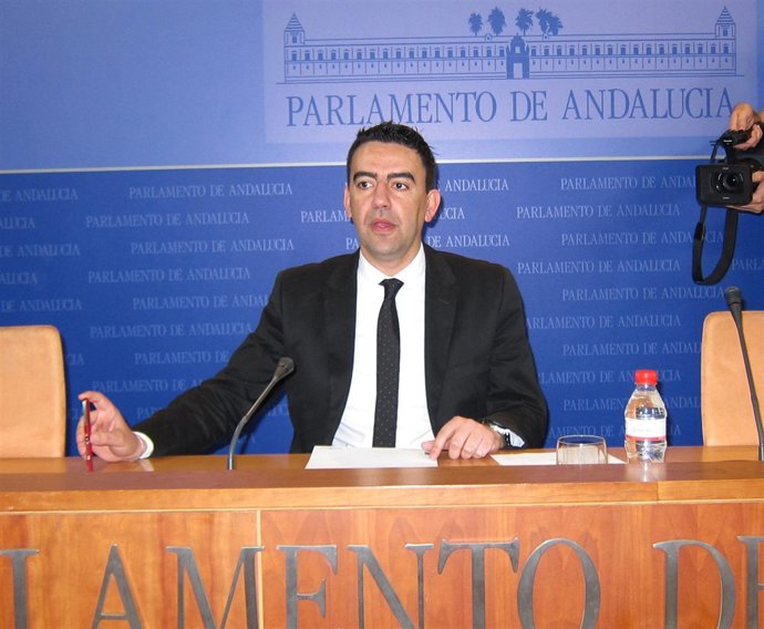 Mario Jiménez, este miércoles en el Parlamento