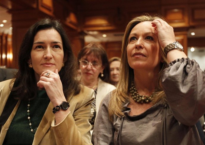  La ministra de Asuntos Exteriores y de Cooperación, Trinidad Jiménez, y de Cult