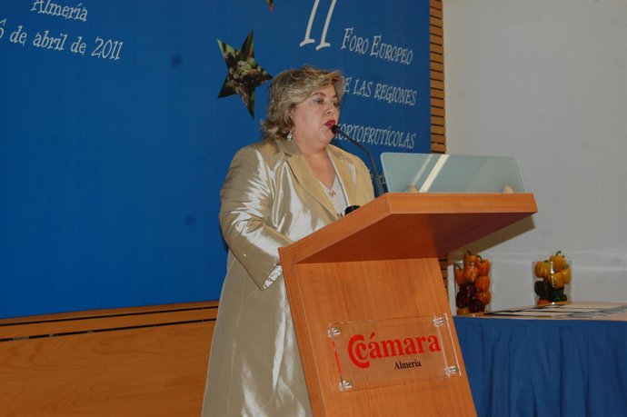 La consejera de Agricultura y Pesca, Clara Aguilera, hoy en Roquetas de Mar (Alm