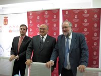 El Defensor del Menor considera "muy interesante" la iniciativa de Aguirre