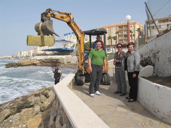 Hallan en Torrox restos de dinteles y columnas de un templo romano del siglo I 