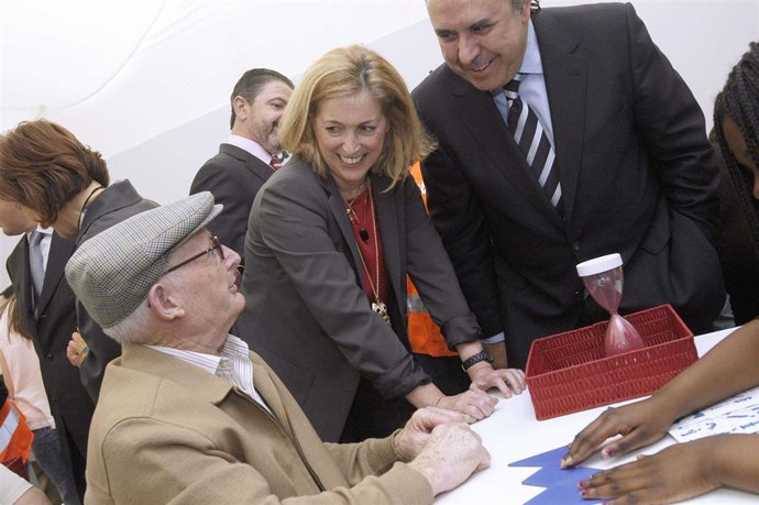 Concepción Dancausa presenta el programa ComParte