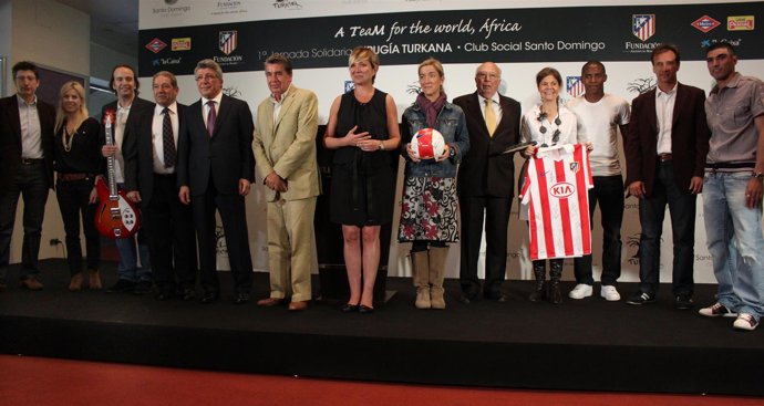 Club Atletico de Madrid - Fundacion Santo Domingo (Foto de Familia)
