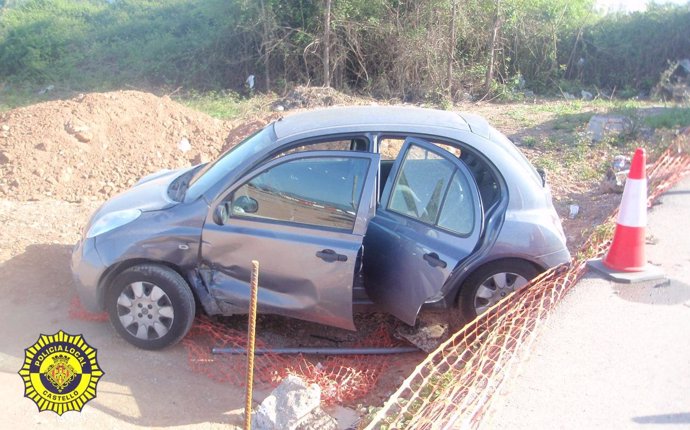 Vehículo volcado en el accidente de Castellón