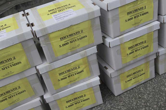 Los afectados por el caos aéreo piden 50 millones a los controladores