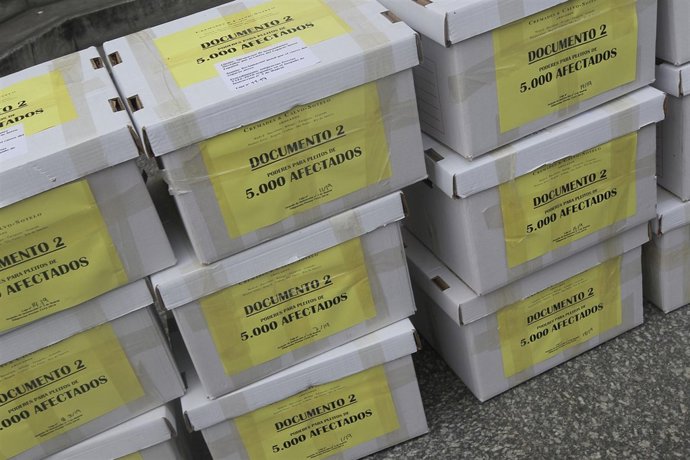 Los afectados por el caos aéreo piden 50 millones a los controladores