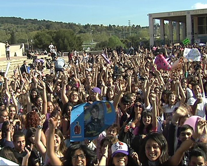 Largas colas para el concierto de Justin Bieber