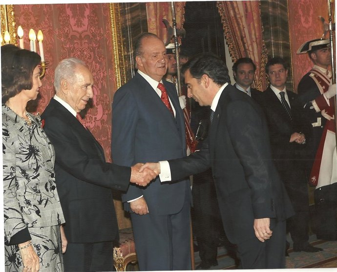 El presidente de la Red y alcalde de Tarazona, Luis Mª Beamonte, saluda al presi