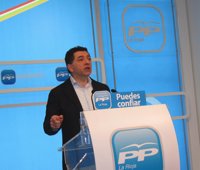 Cuevas asegura que "el PSOE demuestra muy poca vergüenza echando la culpa de la crisis del vino al Gobierno regional"
