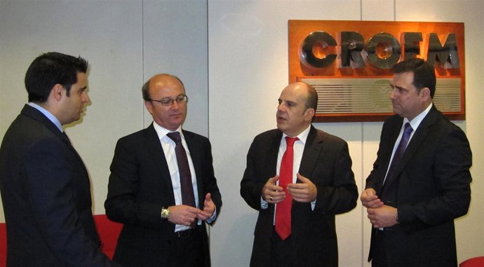 Los responsables de Apirm, antes de la rueda de prensa