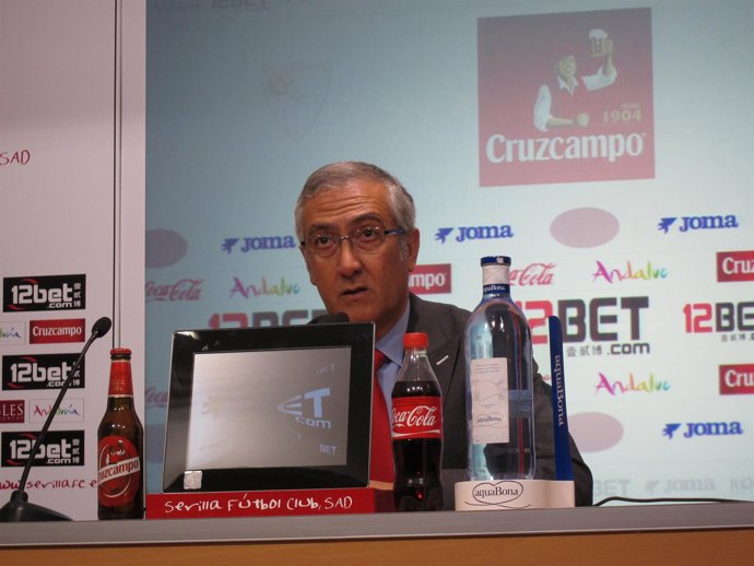Gregorio Manzano, en una rueda de prensa